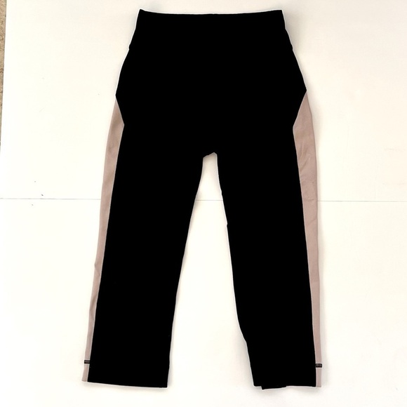 Lilly Pulitzer Pants - Lilly Pulitzer Yoga Capris Pink & Black Size XS